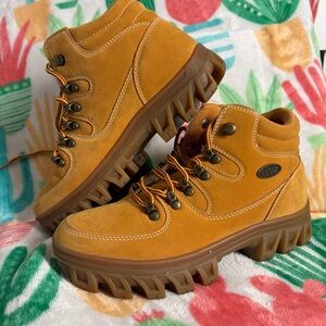 Lugz Mustard Suede Outdoor Boots women’s size 6.5 NWOT